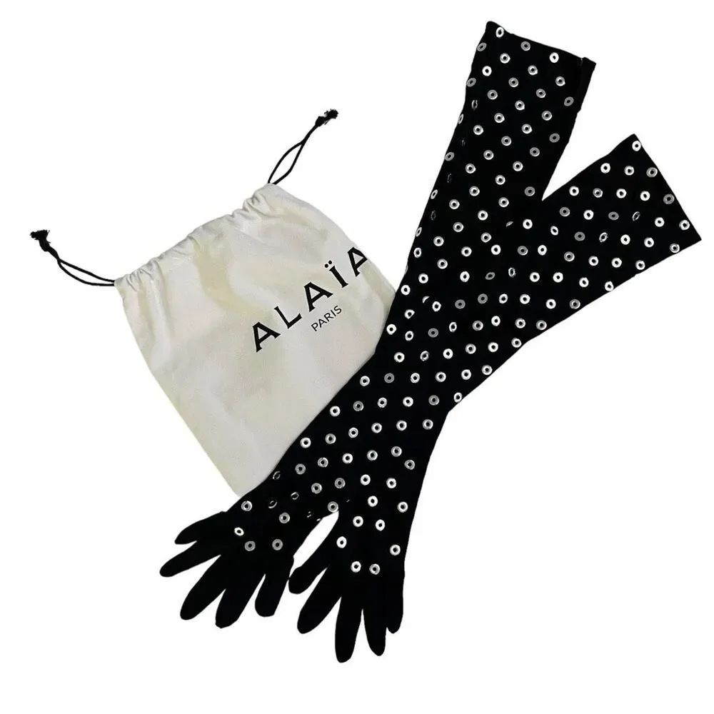 ALAÏA Eyelet Gloves in Noir & Argent‎